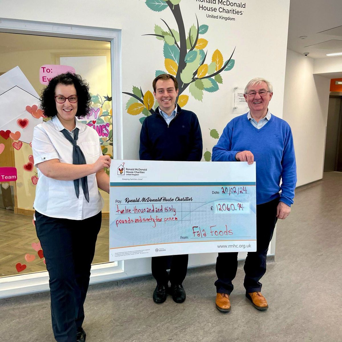 We recently invited father and son Jimmy and William Patrick, and Dawn Cummings, from Fala Foods Ltd into our #Edinburgh House to unveil their room sponsorship plaque having raised more than £12,000 last year. 🙌 We're so grateful to have their support. ❤️