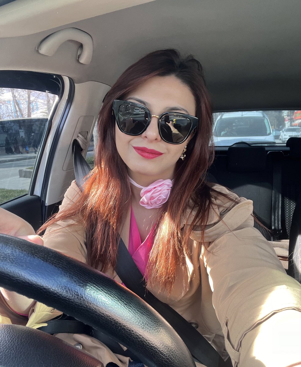 Tolstoy diyor ki: “Belki de her şeyi kabullenip hayatı akışına bırakmak lazım. Zorlamak bazen çözüm değildir. Ve zorla olan hiçbir şey güzel değildir.”
#YeniProfilResmi