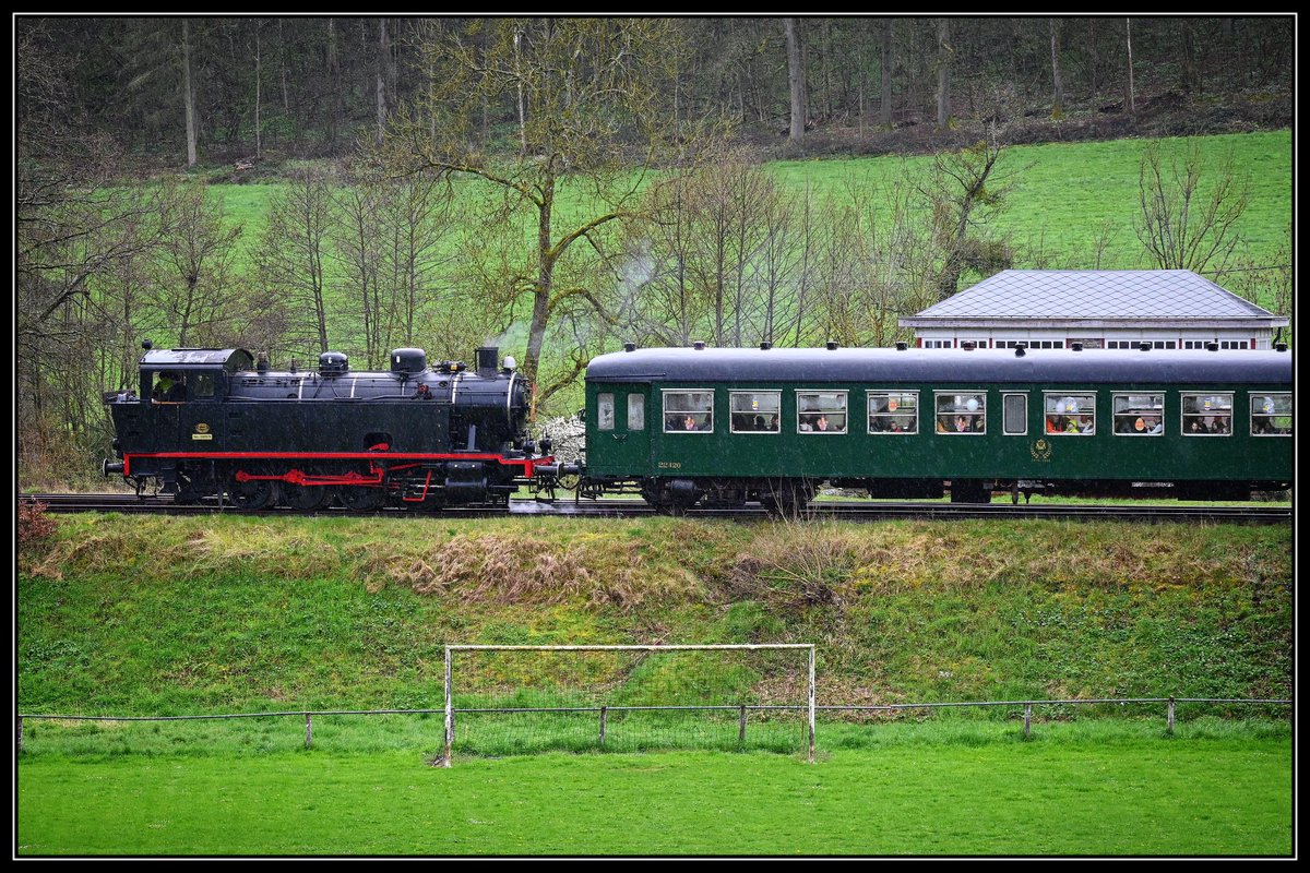 KalkarOnTour's tweet photo. ⚽️ US Viroin-Treignes
📍 Treignes
📅 31-03-2024
🏟 Stade Emile Collart
#USViroinTreignes #StadeEmileCollart #Treignes #CFV3V #Stoomtrein #Groundhopping #OnTour #België https://t.co/LIQtuYIvrE
