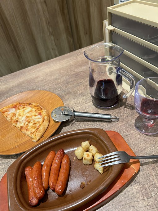 サイゼで酔っ払ってます 