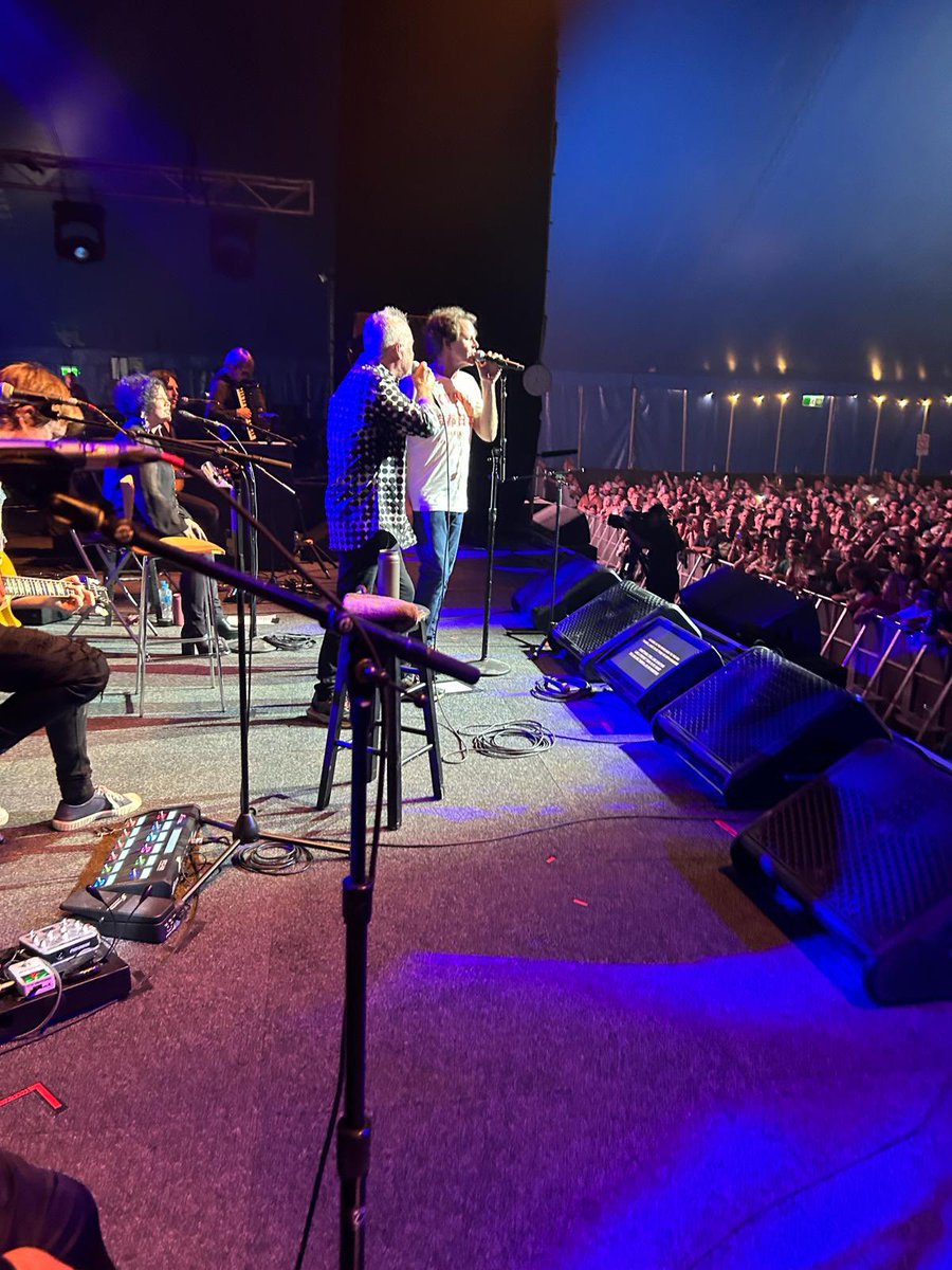 It feels fantastic to get back on stage and make music with my band. First gig back was last night at @BluesfestByron and the support from everyone was once again overwhelming. Thank you to my mates @tommyemmanuel, @bernardfanning, Josh Teskey and @ianmossmusic for jumping up and…