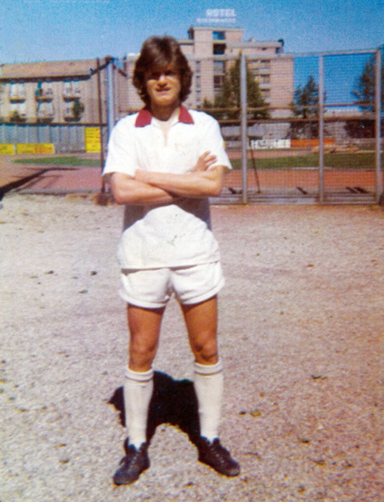 mario mariano (@mimar2000) on Twitter photo Giancarlo #Antognoni compie 70 anni tanti auguri ad un campione che come scrisse Caminiti giocava guardando le stelle È stato la bandiera della <a href="/acffiorentina/">ACF Fiorentina</a> per 15 campionati e non sempre il suo passato è stato rispettato. Vero #Comisso ? Giancarlo #Antognoni compie 70 anni tanti auguri ad un campione che come scrisse Caminiti giocava guardando le stelle È stato la bandiera della <a href="/acffiorentina/">ACF Fiorentina</a> per 15 campionati e non sempre il suo passato è stato rispettato. Vero #Comisso ?