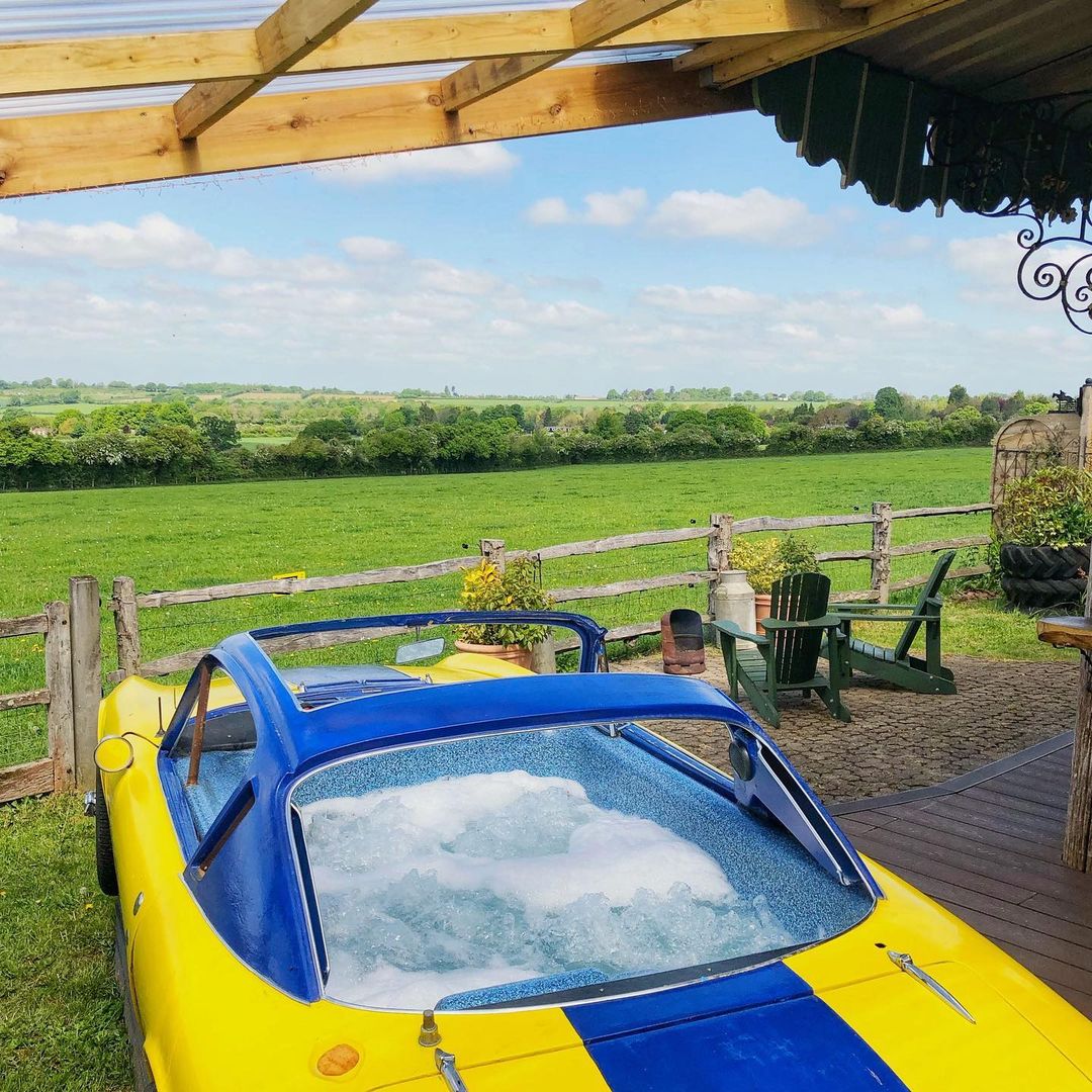 ClubLotusFrance's tweet photo. Le printemps arrive à grands pas, préparez votre Lotus Elan+2 pour Spa ! Lotus Cars va proposer ce kit spa pour recycler les carrosseries des Lotus Elan+2 non roulantes #MyLotus #MaLotus #Elanplus2 #ClubLotusFrance @lotuscars @classiclotus @ClubLotusFrance https://t.co/UWuDQDdi17