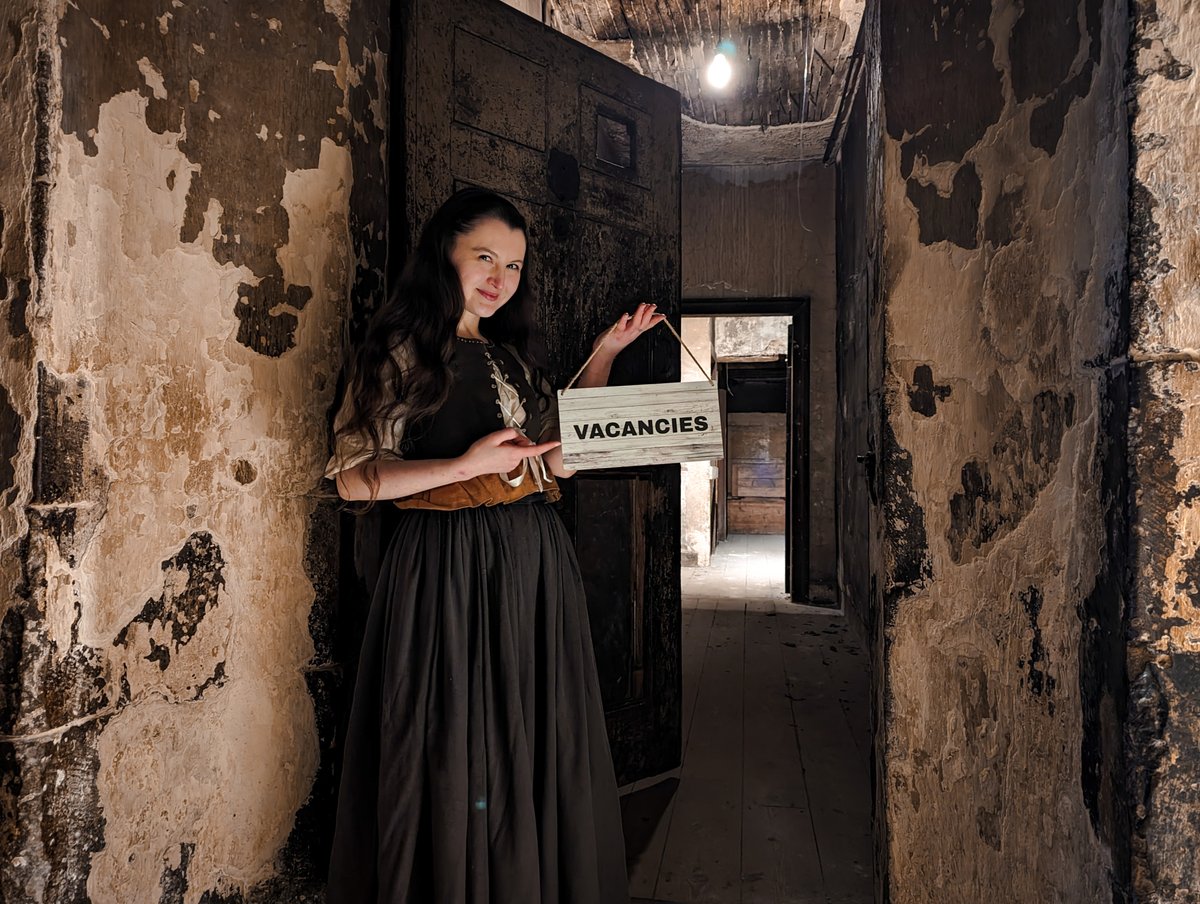📣 We are very excited to introduce our NEW IMMERSIVE HOLIDAY on the close! ✨ Live like a local in 17th century Edinburgh with a stay that sees technology taken away, a visit from the Plague Doctor, and a bucket for a toilet. Find out more at realmarykingsclose.com/blog/new-immer…