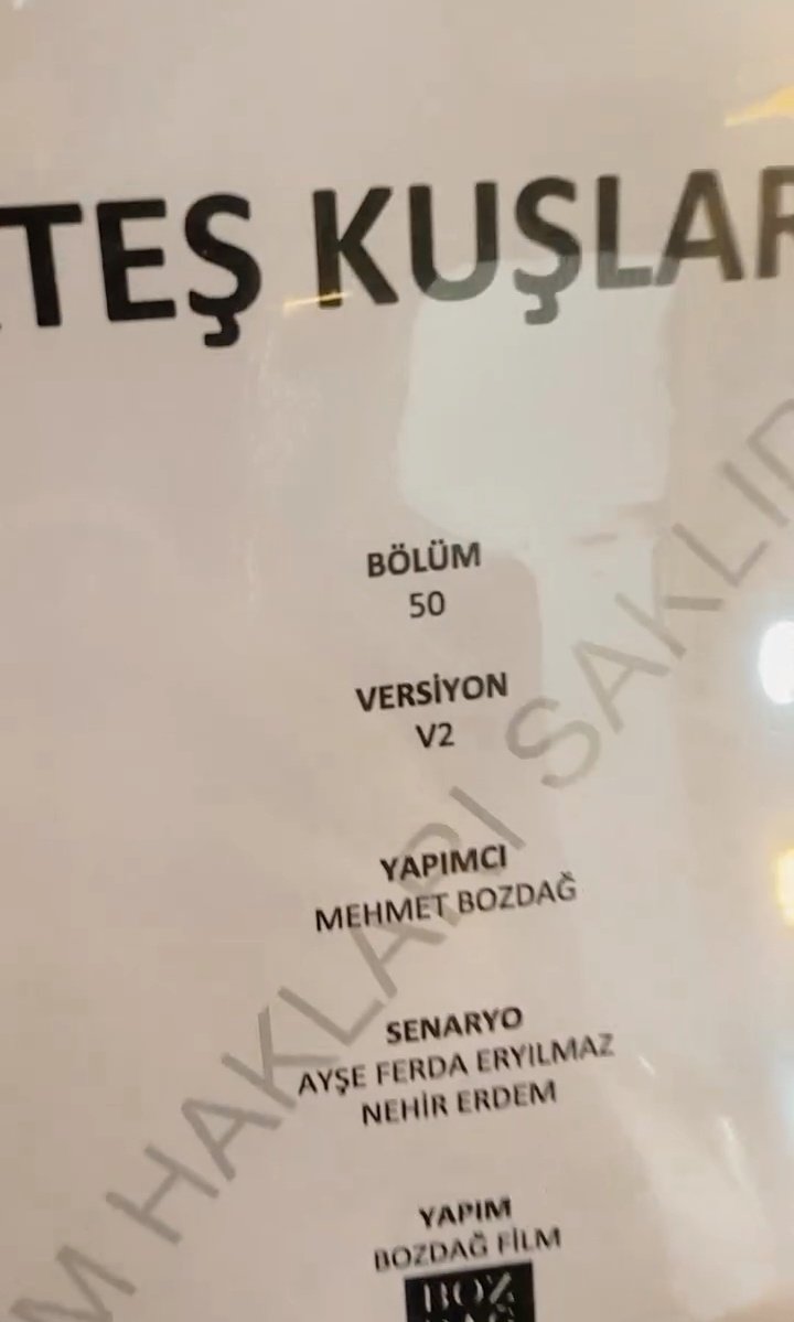 huyde12's tweet photo. Hande Soral'ın paylaştığı #AteşKuşları 50. bölüm senaryo kapağında "Ayşe Ferda Yılmaz ve Nehir Erdem'in" adları yazıyor.. 
Söylentilere göre örtiler diziye geri dönmüş. https://t.co/4bqtswpq5S