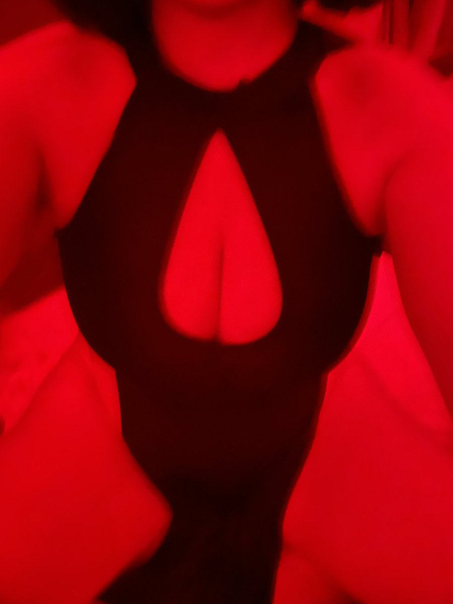 Melanonpro's tweet photo. Two big eggs for Easter 🐣 

#domina #sex #porn #porno #soumis #moneysalve https://t.co/ms7qXIRAAK