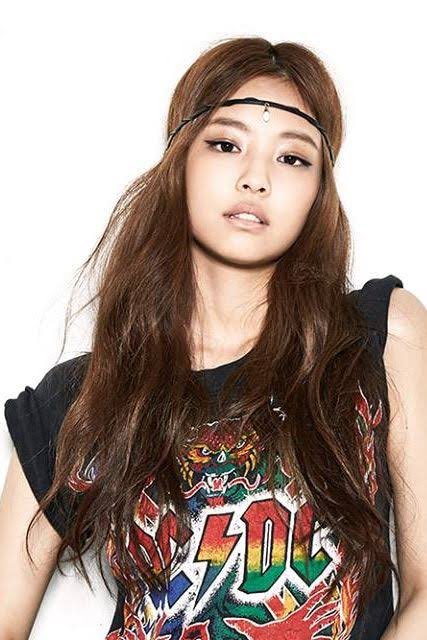 BLACKPINKGLOBAL's tweet photo. BABYMONSTER's Ahyeon regards #JENNIE her role model:

“JENNIE Unnie is my idol and someone who has given me great inspiration. The nickname ‘Little Jennie’ itself is an honor. I want to do well as my seniors and become an artist who finds my own color.”

#블랙핑크 #제니 @BLACKPINK