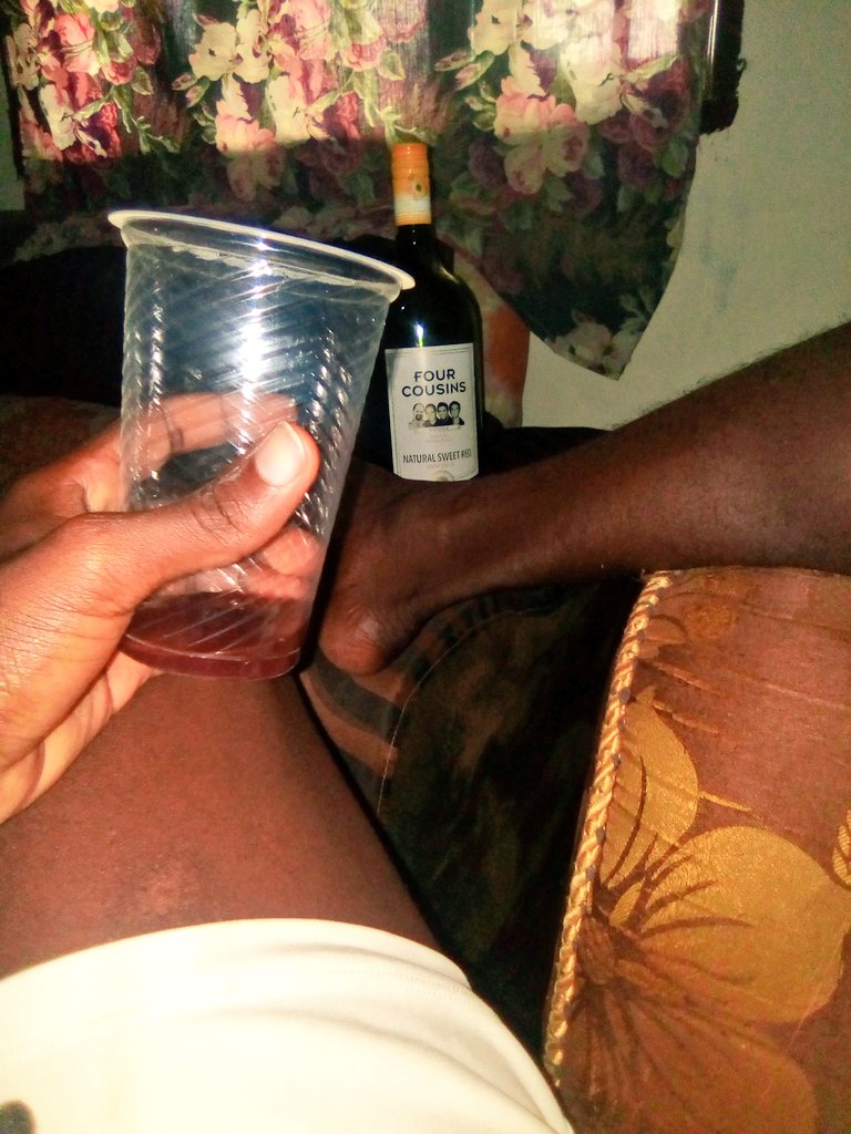 OmuhindaDithan's tweet photo. Day 1/7 Days. Wake up drink, sleep, wake up eat, sleep read some articles sleep🎉🎉 https://t.co/7UXQ4vhJNW