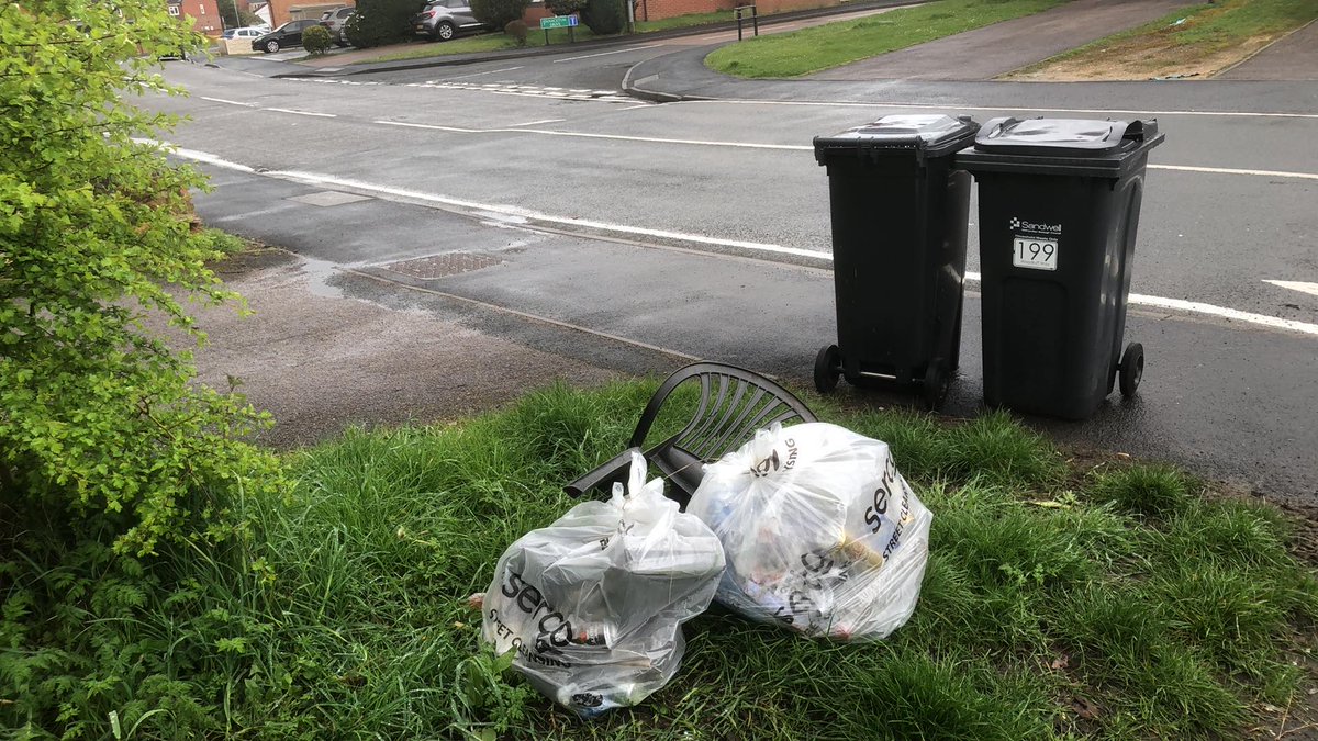 Richard & Tracey are up early on this bank holiday Monday in West Bromwich, dedicated to keeping their adopted streets clean!  Despite the rain, they filled 2 bags of litter, making a positive impact.  #adoptastreet #volunteersareawesome @SercoESUK @sandwellcouncil