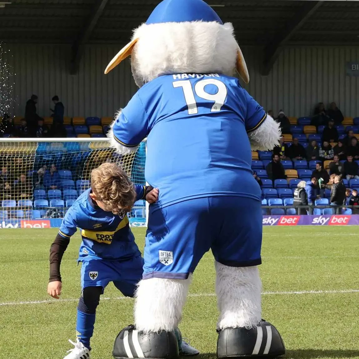 Just got a late call up to the squad, apparently scouts were watching me in the pre match warm up with the mascots on Saturday! #AFCW WOMBLES NUMBER 9.......TEEN 💛💙