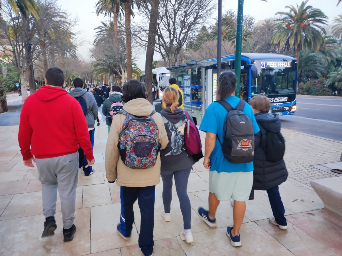 🚌 El Grupo 2 de Ocio paseó por Málaga y se desplazó hasta el centro en autobús. ¡El Programa Participa entra en sus últimos meses de esta temporada 2023-2024! ⚫️⚪️ #Proyecto675