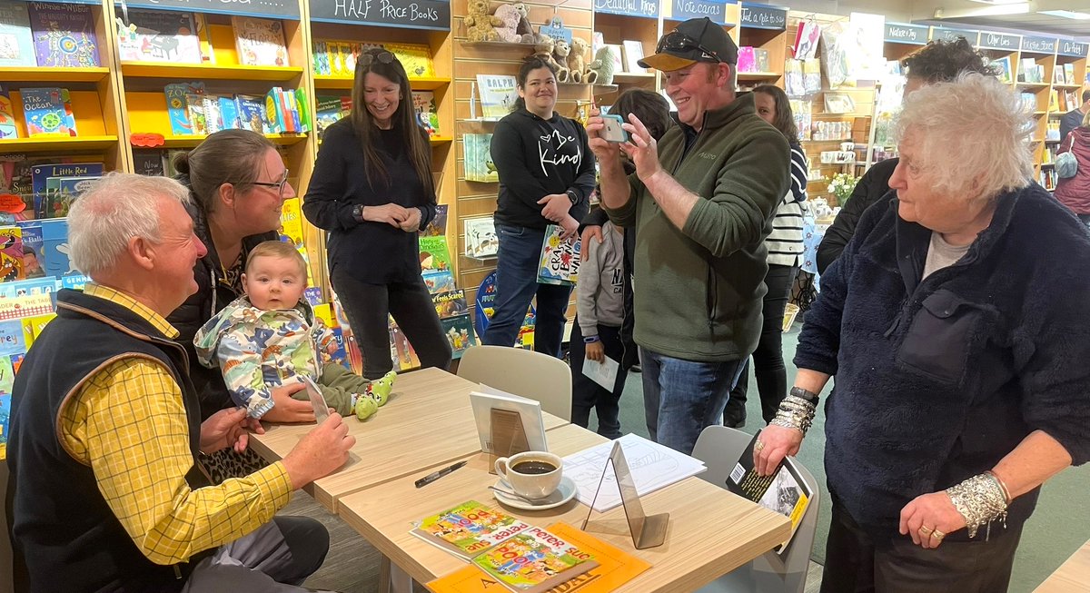 White Rose BookCafe tweet media