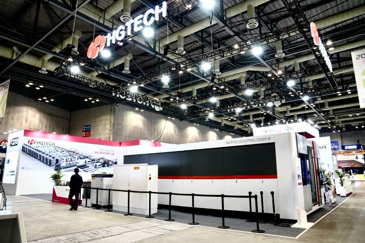 HGTECH_HGLaser's tweet image. Amidst the bustling atmosphere at SIMTOS in Seoul, HGTECH's booth was a magnet for clients! 🧲

Visitors flocked to explore our machinery, engaging in lively discussions about laser technology. 😍 

The exhibition vibes were electrifying!  🎉 
#HGTECH #SIMTOS #Laser #Exhibition