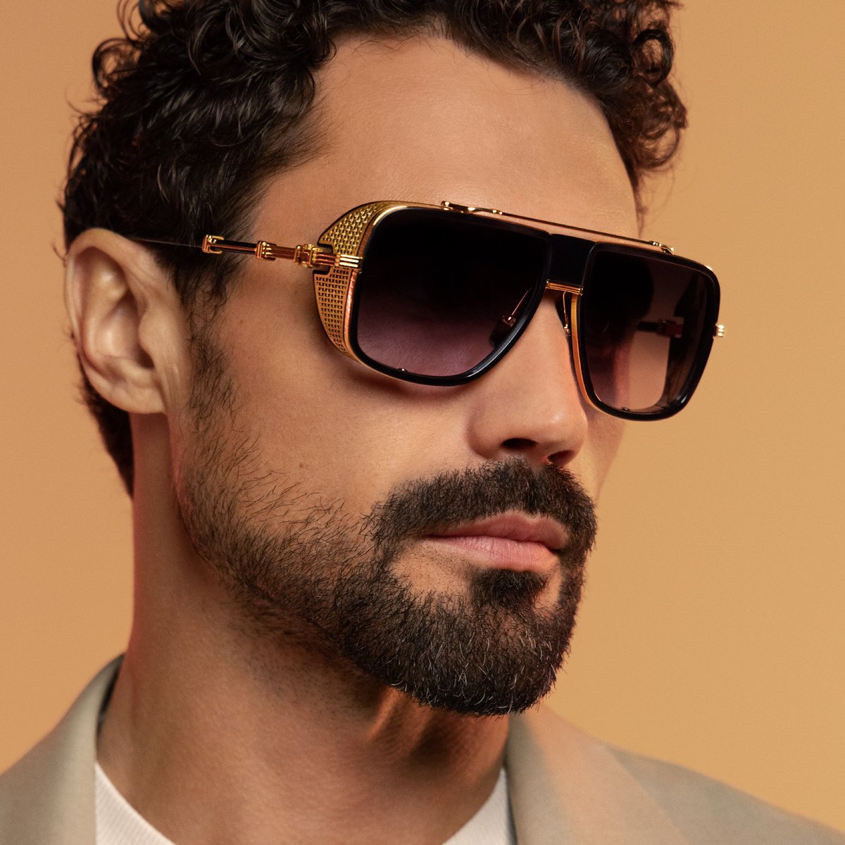 MagrabiOpt's tweet image. في شهر رمضان تألّقوا بمظهر جديد تحت الأضواء. اكتشفوا مجموعة رمضان من النظارات في كافة فروع مغربي وأونلاين. 

#Ramadan #RamadanEdit #RamadanCollection #Magrabi #Eyewear #Sunglasses #Shades