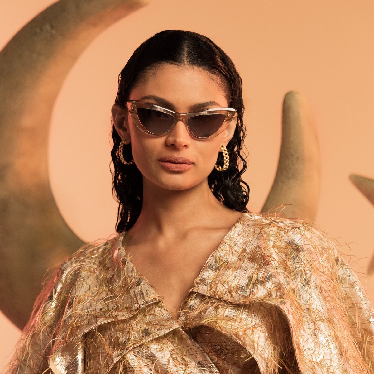 MagrabiOpt's tweet image. في شهر رمضان تألّقوا بمظهر جديد تحت الأضواء. اكتشفوا مجموعة رمضان من النظارات في كافة فروع مغربي وأونلاين. 

#Ramadan #RamadanEdit #RamadanCollection #Magrabi #Eyewear #Sunglasses #Shades