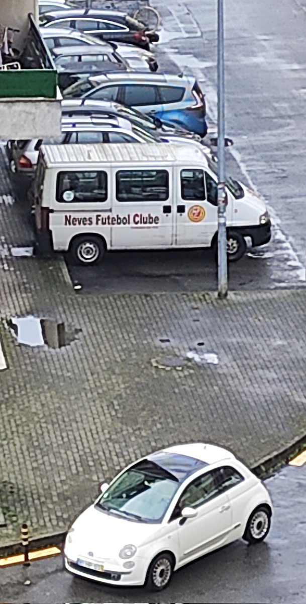 jami_n's tweet photo. Nova carrinha do Benfica https://t.co/Vt6tchdbaD
