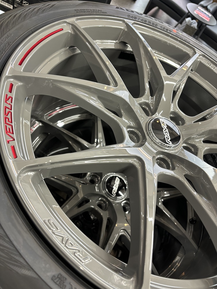 tg_minamioosawa's tweet photo. 【#ADVAN #dB #V552】X【#RAYS #VV21S】
#新型アルファード 用の【#20インチ】SETが入荷~♪
このホイールカラー【#アームズグレー】激シブです🤩
しかも2月に色違いの同じホイールをスタッドレスとの組み合わせで装着したオーナー様の注文品です🛞
今月中には取付しますのでお楽しみに~♪ https://t.co/HQDCuFyuf5