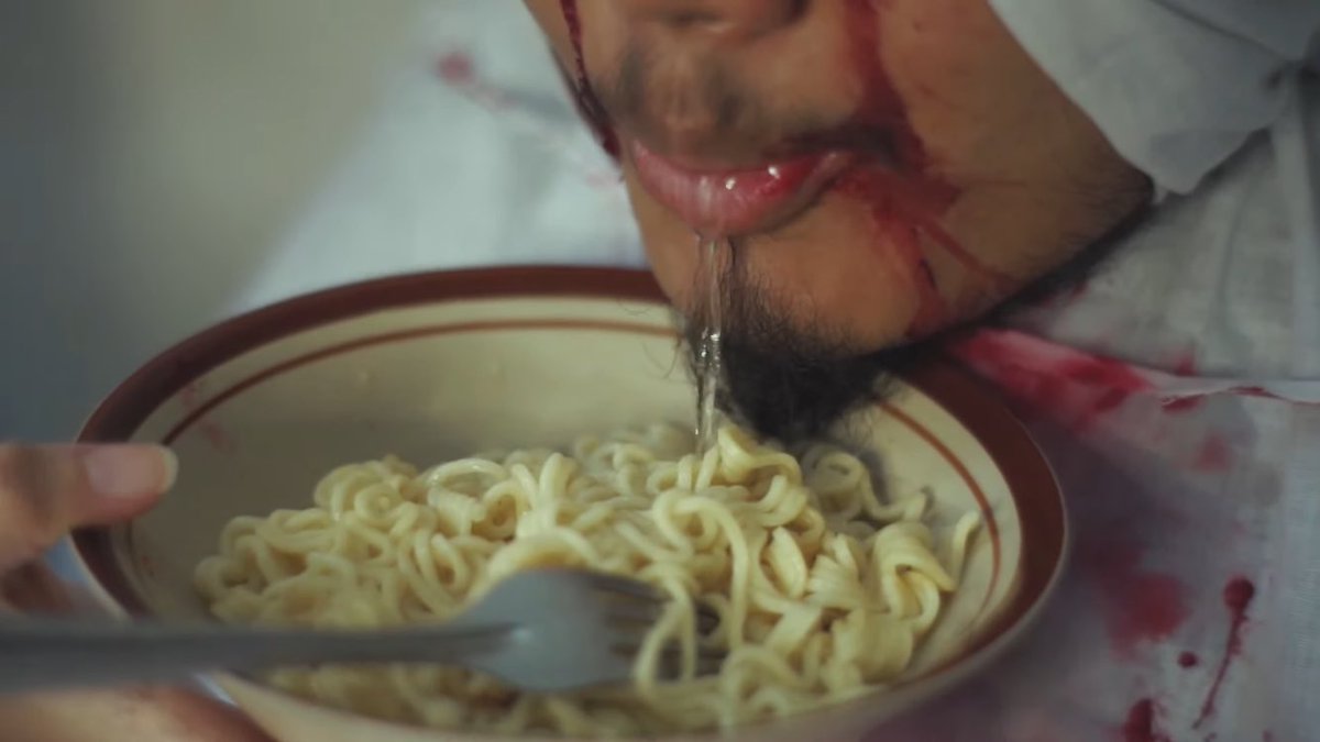K3FilmSpace's tweet photo. Masih dengan karyanya Azzam Fi Rullah yang unik, kali ini kami nyoba nonton filmnya yang ngangkat mitos air liur pocong sebagai penglaris.

ARUMI DAN LIDAH POCONG
by Azzam Fi Rullah

Btw, ini sebenernya plesetan dari judul Aruna dan Lidahnya nggak sih?!😭 https://t.co/mEmmCzcij1