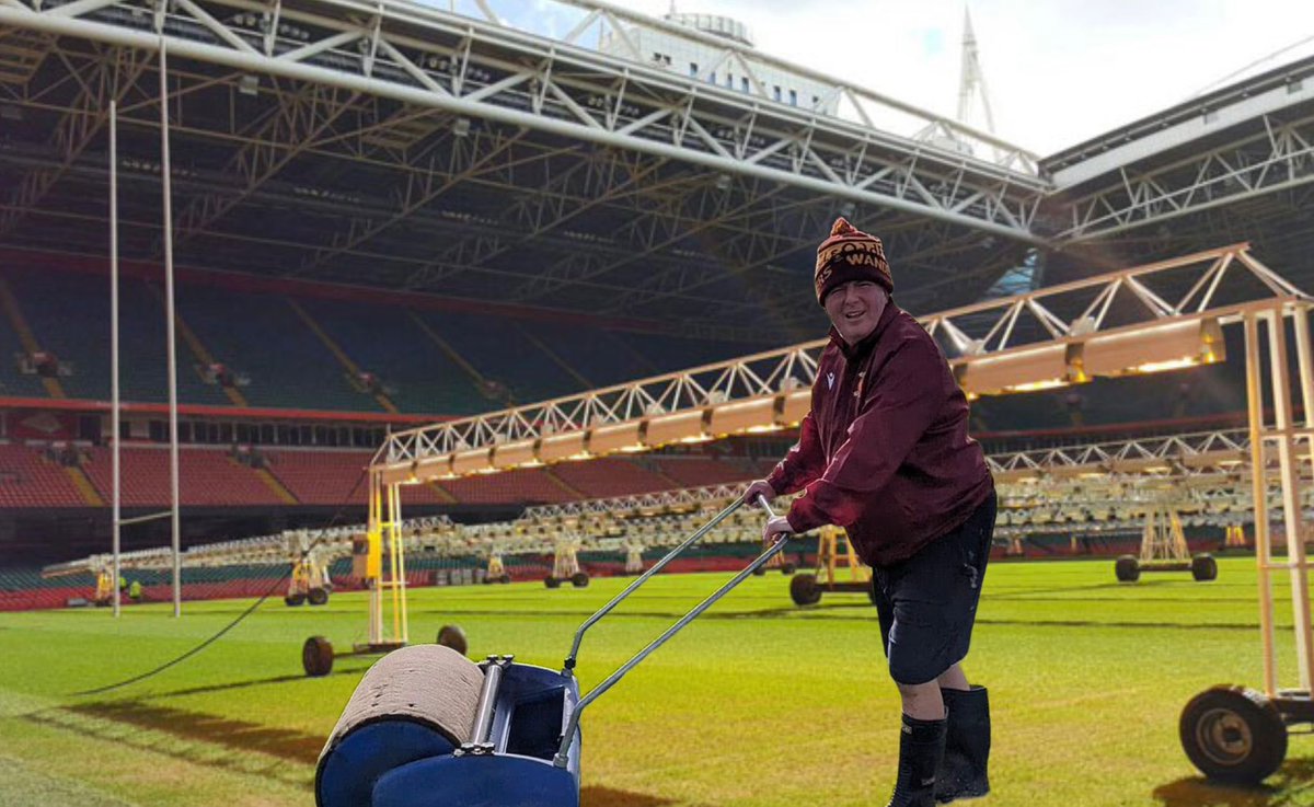 Due to a mix up with annual leave at the Principality, our very own Keith Jones has been called up to prepare the pitch for Sundays game! Roof open or closed? #inkeithwetrust