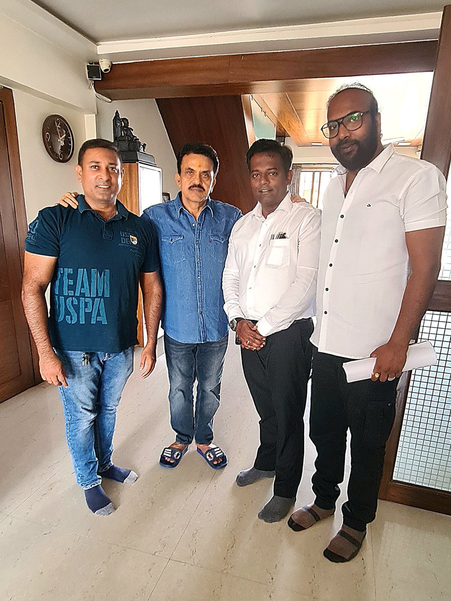 jigarprajapatis's tweet photo. Today meet our leader @sanjaynirupam ji at his residence at Andheri and discussed upcoming Elections.
Nirupamji  aage badho Hum aapke sath hai.
Jay Ho 
@GaneshjadhavD5 @RaviJaiswall 
@INCMumbai @VarshaEGaikwad https://t.co/P6bS3kJnT4