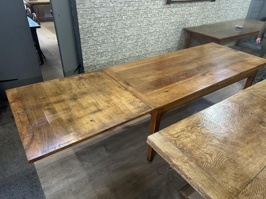 AntiqueTables1's tweet photo. Large Antique Cherry Double Extending Table 

https://t.co/ktK3muLrWG

#doubleextendingtable #antiqueextendingtable #cherrytable #antique #furniture https://t.co/FI1a1AfWqO