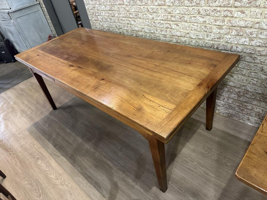 AntiqueTables1's tweet photo. Large Antique Cherry Double Extending Table 

https://t.co/ktK3muLrWG

#doubleextendingtable #antiqueextendingtable #cherrytable #antique #furniture https://t.co/FI1a1AfWqO