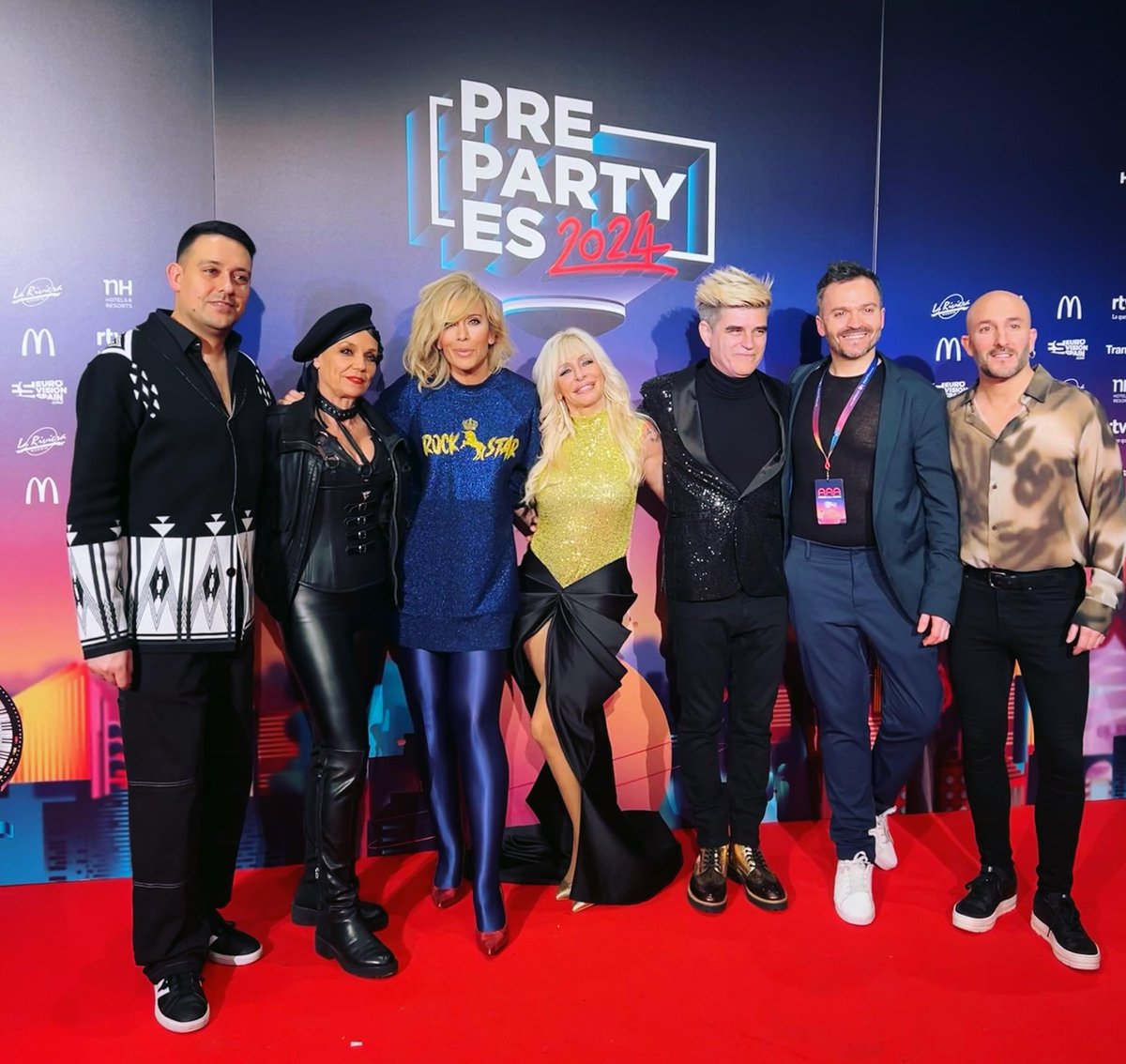 No pudimos tener mejores anfitriones que @Nebulossa_of en la #PrePartyES24. Gracias @rtve @eurovision_tve @MariaEizaguirre por el apoyo, la cobertura y la confianza en el proyecto 🫶🏻 Todas zorras en el camino a Malmö 🦊🦊🦊