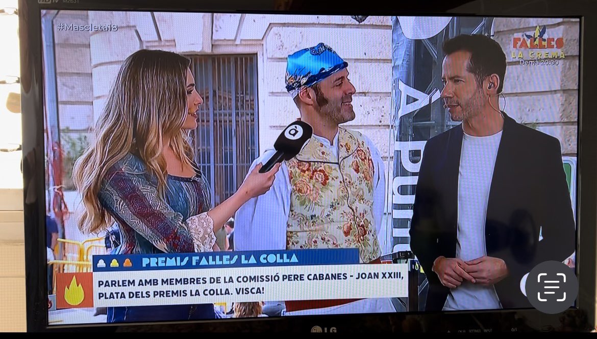 Falla374's tweet image. Doblet molt especial al 2024 també: Els dos segons 🥈🥈premis d’À Punt, tant La Colla infantil, com també a la falla gran. Nostre secretari, Rafa Soria, ho celebrà en directe al set de l’Ajuntament… i no només amb els presentadors. @chorizamay t’esperem al casal!❤️