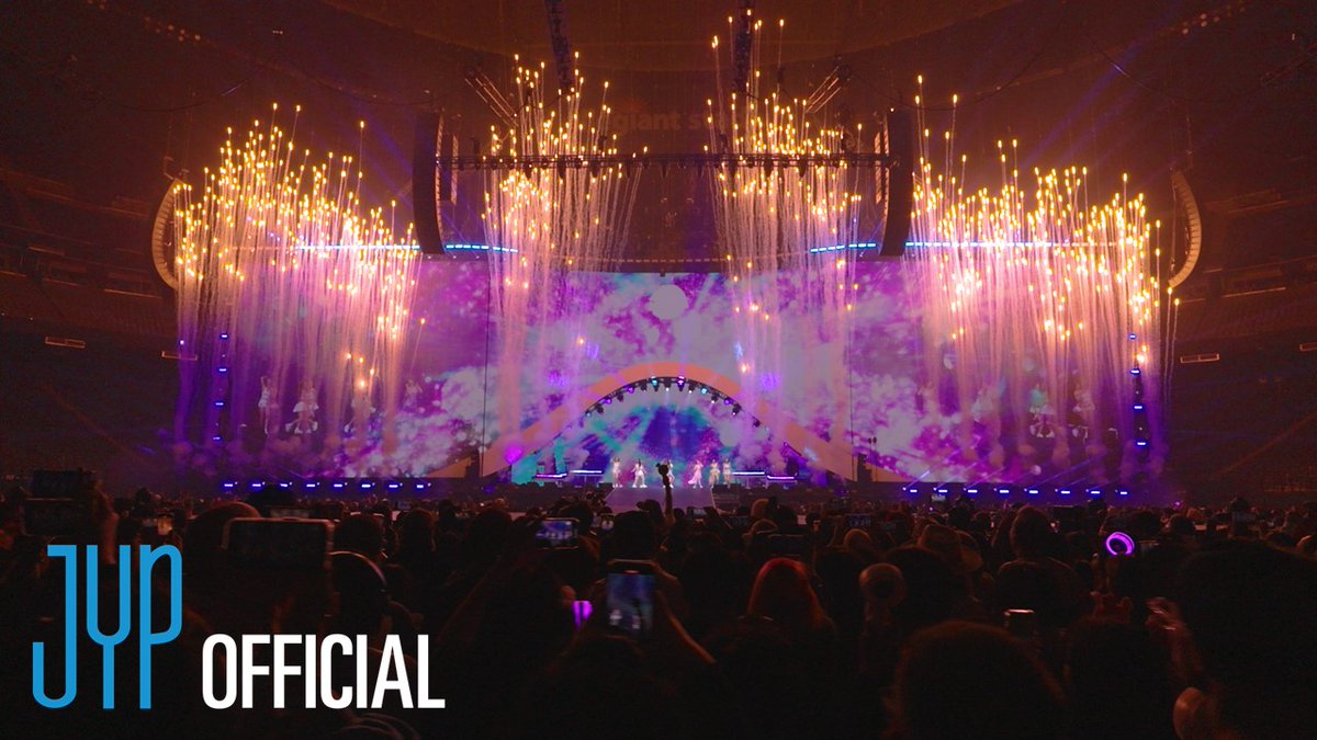 TWICE 'ONE SPARK' Live Stage @ TWICE 5TH WORLD TOUR 'READY TO BE' ONCE MORE IN LAS VEGAS ❤YouTube: youtu.be/wLdpR7guKy8 💚NAVER TV: tv.naver.com/v/49183207 💥 Listen ONE SPARK TWICE.lnk.to/ONESPARK ❤‍🔥 Listen With YOU-th TWICE.lnk.to/WithYOU-th #TWICE #트와이스