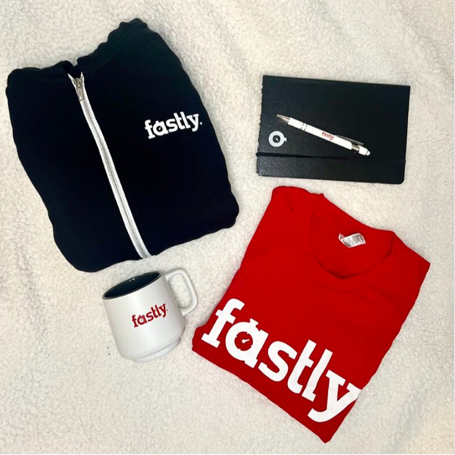 FastlyJapan's tweet image. Fastlyのグッズが届くと、誕生日を迎えた子供のようにワクワクした気分になります🎉

現在募集中の求人情報をご覧ください！あなたにもFastlyグッズが届くかも...🎁
bit.ly/43yONMj
#LifeAtFastly #採用情報