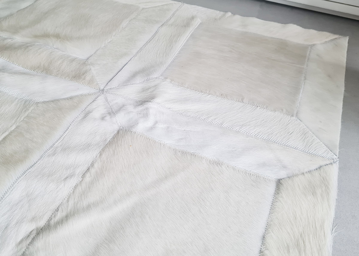 When you know, you know. 🌟

Our CUBE pattern has always been a star in our catalog, and when done in natural White Cowhide, it really steals the whole show!!

#ShineLoves #ShineRugs #cowhide #cowhiderug #patchworkcowhide #customrug #luxuryrug #designerug #bespokerug #timeless