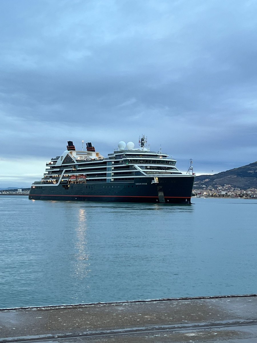 Hoy es un día emocionante para Melilla: recibimos el segundo crucero del 2024, el Seabourn Venture, con alrededor de 300 pasajeros a bordo, listos para explorar la belleza y cultura de nuestra ciudad. ¡Bienvenidos, viajeros! #Melilla #Crucero2024 #SeabournVenture #Turismo #trip