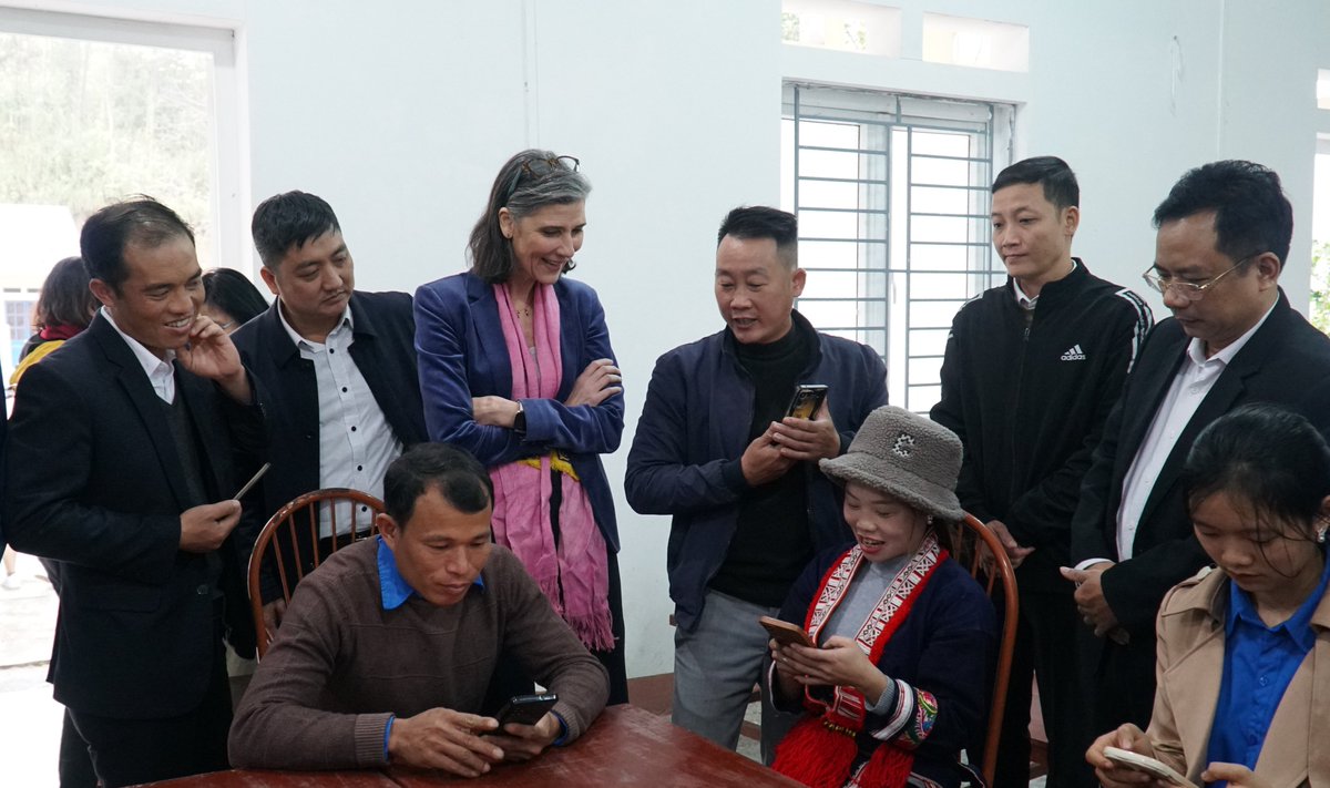 Tomorrow mark the launch of our flagship research program @PAPI_Vietnam, celebrating 15 years' amplifying citizens' voices in #LocalGovernance. See how initiatives like bringing e-services to remote areas are responding to PAPI's insights: 👉bit.ly/3xiXwpO