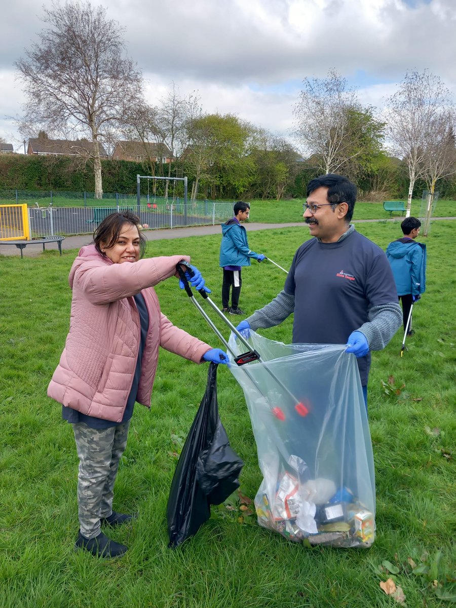 We did a litter pick #Eastersunday2024, cleaning up Woodstock Park. The daffodils are lovely!

#GreatBritishSpringClean #LetsTidyTraffordTogether #BroadheathWard <a href="/sewaday/">Sewa Day</a>