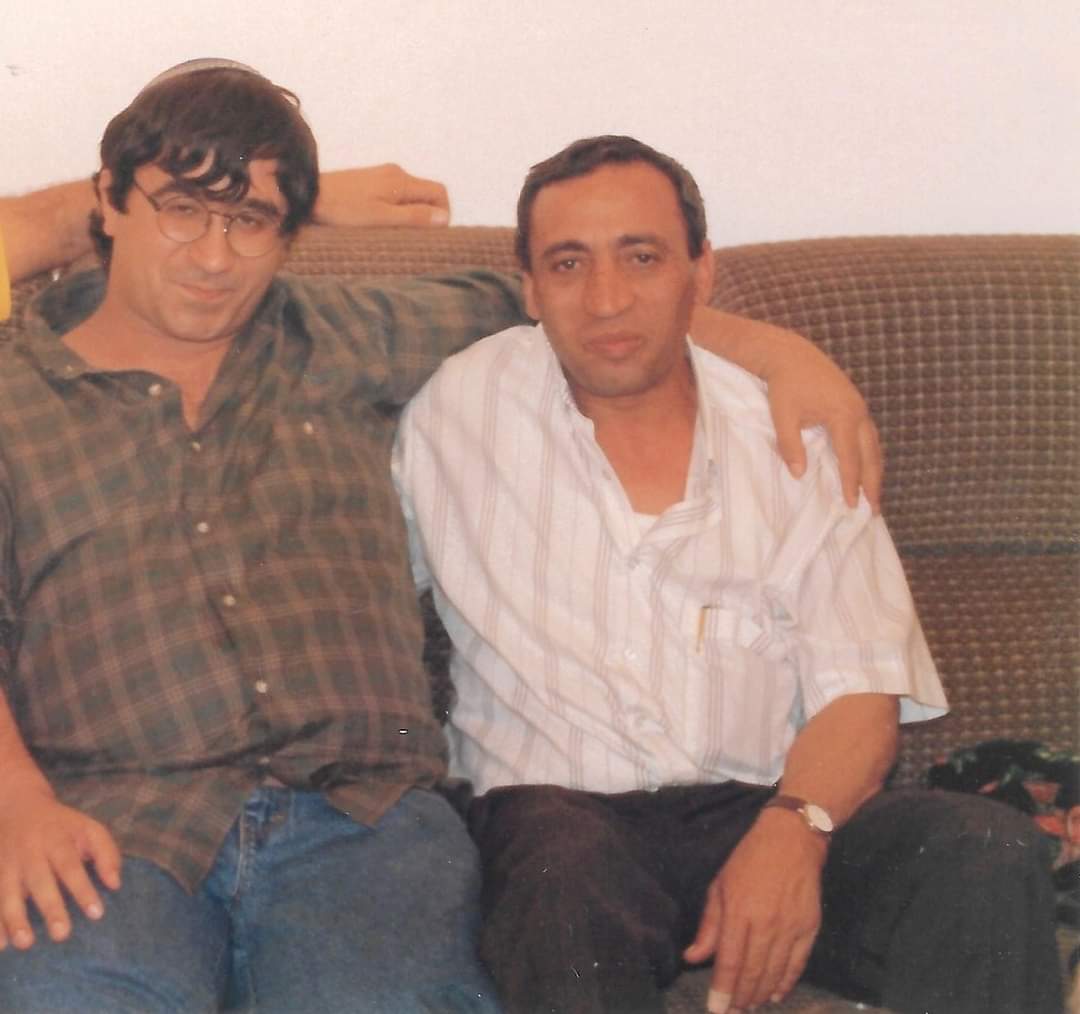 HolySmokexxxx's tweet image. פינת המתפכח היומי:

ניקי שמעון עשור (משמאל בתמונה), תושב קריית שמונה וליכודניק לשעבר, כותב: 

&quot;כשרואים את ההתנהלות של נתניהו בקשר לאחריות ו&quot;היום שאחרי&quot; בעניין רצועת עזה - אפשר להבין גם את ההתנהלות שלו מול תומכיו בפריפריה ובקרב המזרחים.

נתניהו חרא של בן אדם - פסיכופט חזיר נהנתן,…