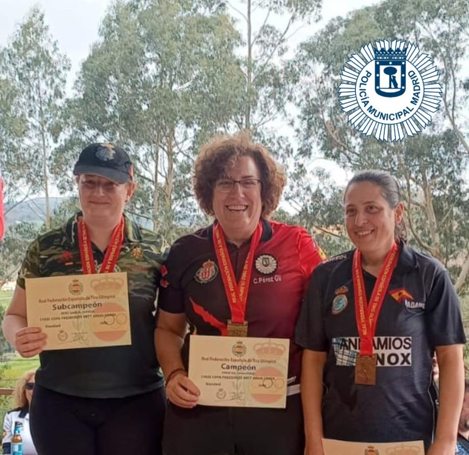 policiademadrid's tweet photo. ¡Enhorabuena a nuestra compañera Concepción Pérez por su victoria en la fase 1 de la Copa Presidente de recorrido de #tiro, categoría de Damas Estándar! 
✅Su habilidad y dedicación son un ejemplo para todos. 
¡Sigamos apoyando el talento femenino en el deporte! 🎯🏆 
#PMM https://t.co/Wwhtfb8DDy