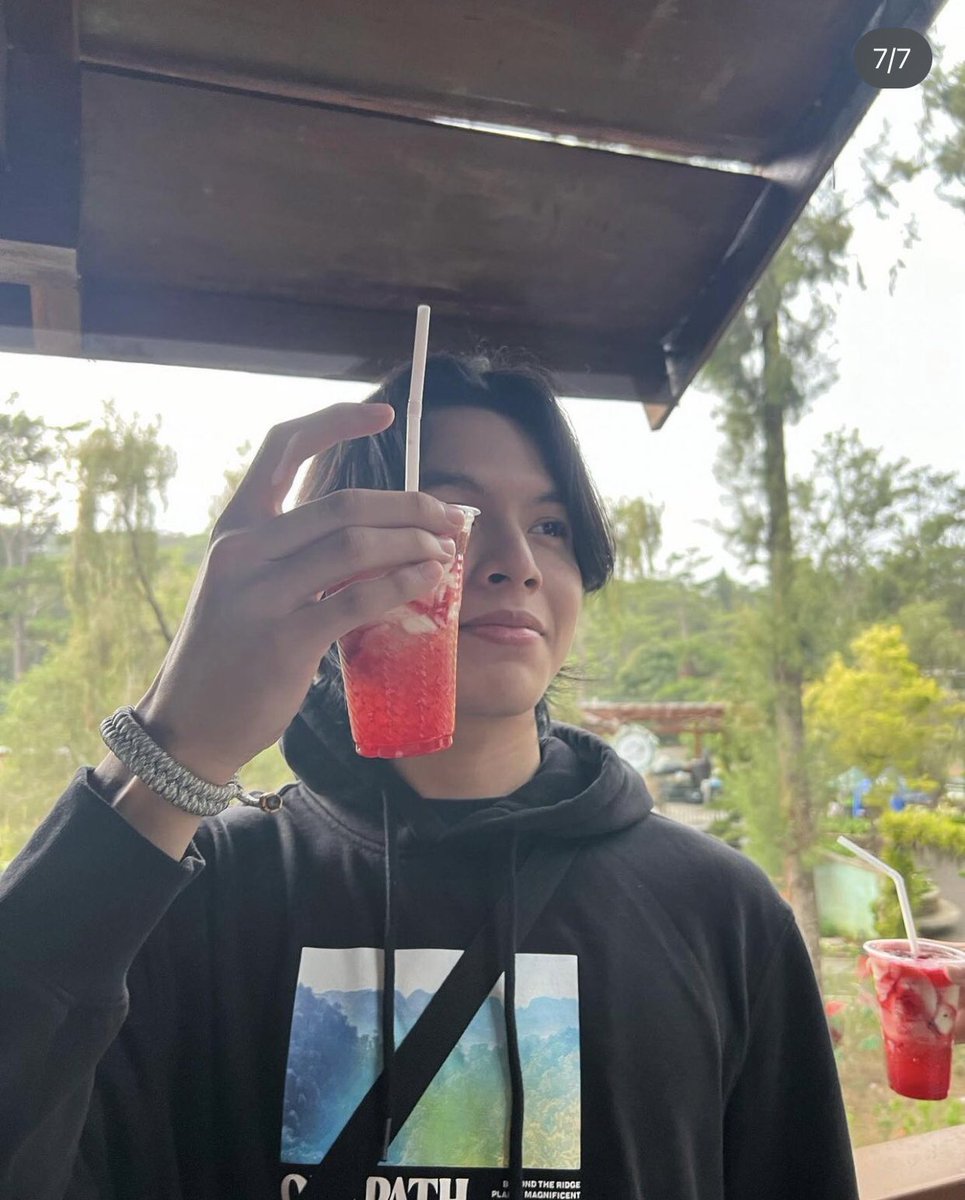 teammathewofc's tweet photo. [📸]

IG Update 𑁍 040124

“sepanx”
—

REFRESHED from the City of Pines, Mathew is giving us the cold treat the place invigorates. 🎄🍓

Wanna walk with him on the trail? See more of his uploads here:
https://t.co/fy1PulpKr8…

#MathewCruz 
#Mathtrippers 
#StarMagic
@mathewcruz__ https://t.co/wvZ0neub5q