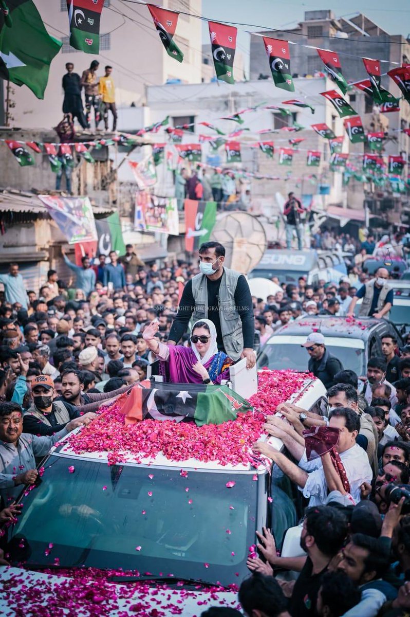 Benazir Bhutto was the first one to initiate a national-level campaign for #PolioFreePakistan in 1994, which not only created awareness of polio vaccination but also encouraged female health workers to participate.

#BibiAseefaOurPride