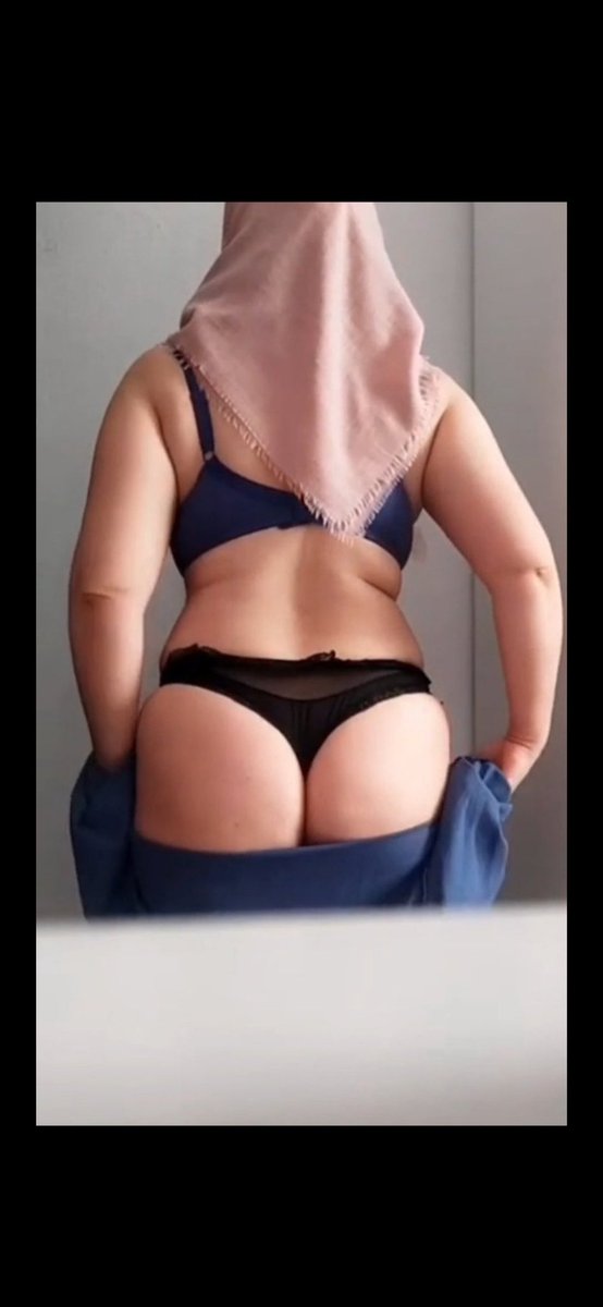 Bugün annem iş yerinde üstünü değiştirirken onu arzulayan sapık patronu onu böyle görünce tekrardan aşık oldu ve 31 çekip fotoğrafına boşaldı