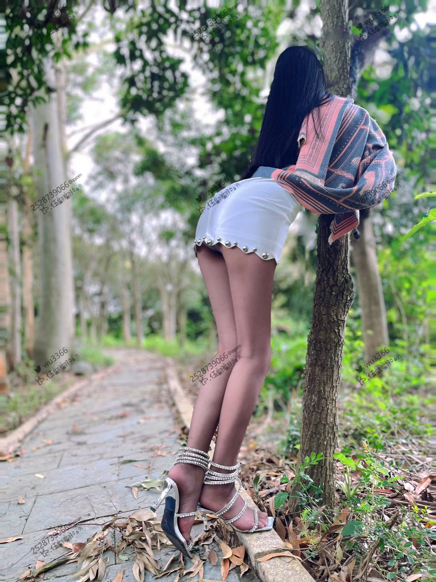 福利姬伍翩翩分享的黄推图片2 - 网红私拍内容