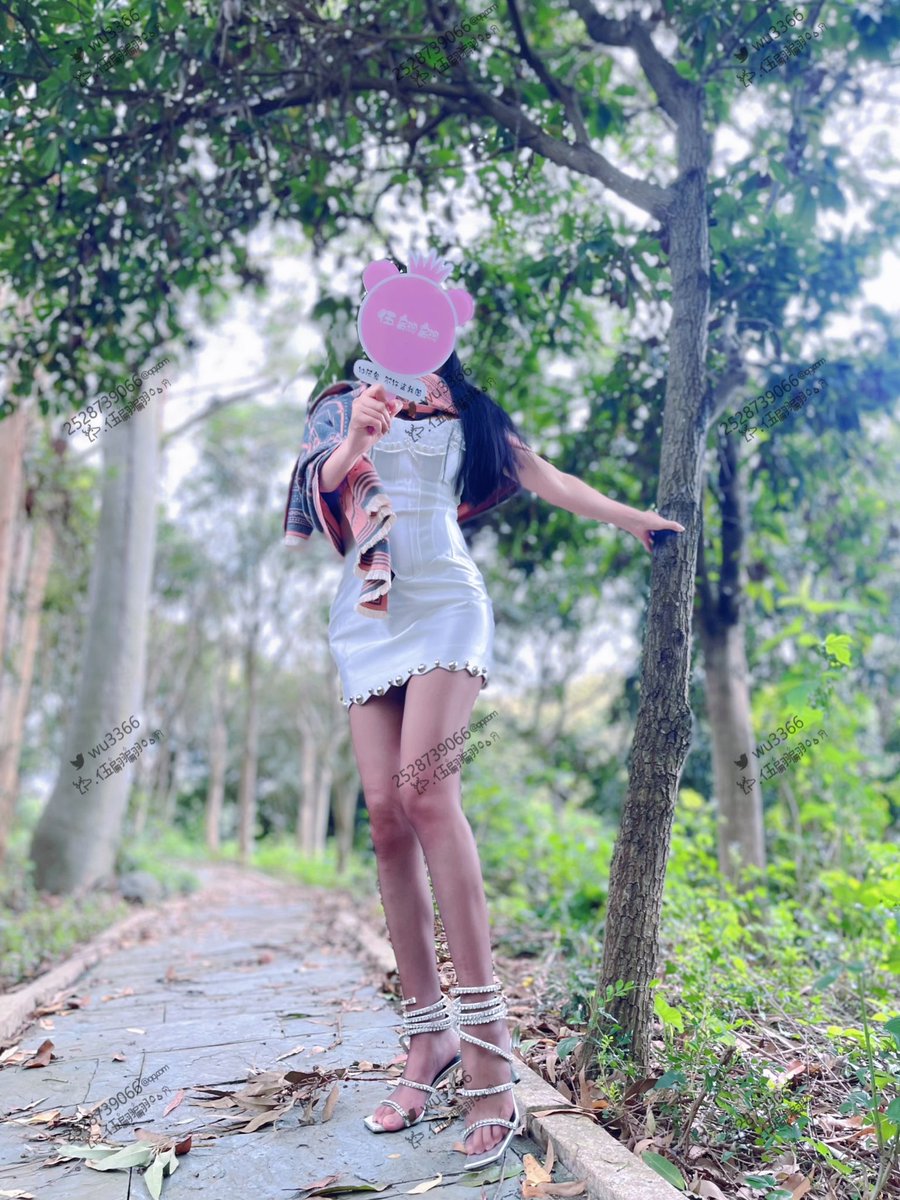 福利姬伍翩翩分享的黄推图片3 - 网红私拍内容