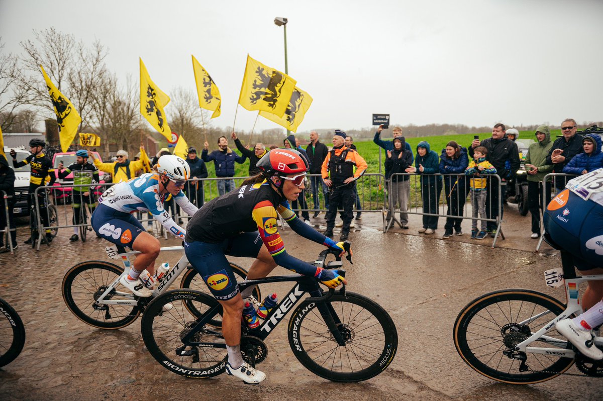 #rondevanvlaanderen was a tough one, but I’m super happy and proud of my teammates @elisalongob and @x_shirin for their great performance!! The hell of the north has officially started 💥