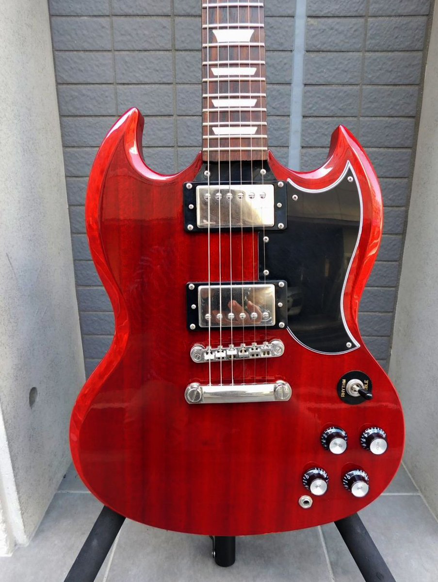 MARUYAHiroshima's tweet photo. 【中古】　Epiphone エピフォン G-400 PRO
ソフトケース付き

シングル・コイルに切り替え可能なモデル

★詳細はホームページで★
https://t.co/QRMwBaYoJP

#epiphone #エピフォン #g400pro #SGPRO #sg #エレキギター #エレキ #中古 #チェリー
#中古楽器 #楽器買取 #maruya #マルヤ #広島 https://t.co/bGTxLBHsjG