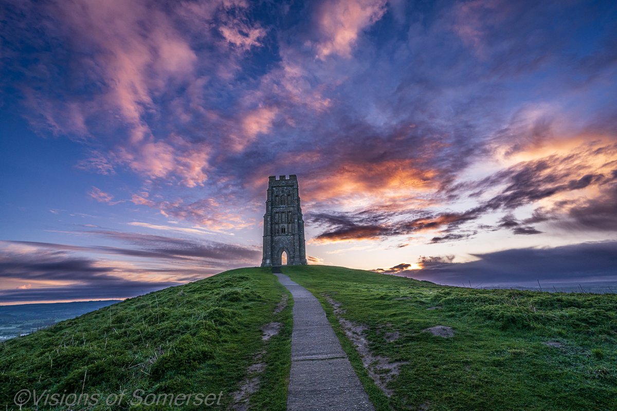 Pre sunrise colours on Glastonbury Tor this morning. Lets hope that April continues how it started.