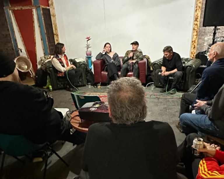 JAK_TH's tweet photo. I'm grateful to have been a small part of the @RevoltingArtist weekender in Weymouth. I loved talking to Chris Packham, Harriet Richardson &amp; Mark Wilson about how the arts can influence social change. And I loved interviewing Dunstan from Chumbawamba about his new documentary. https://t.co/782CdD8HFn