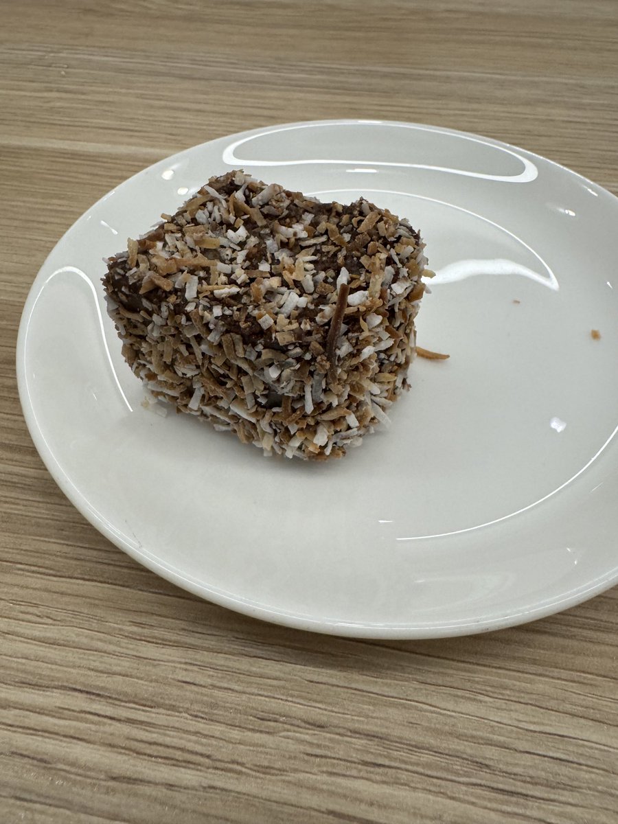 Still reckon that the #lamingtons in the ⁦@Qantas⁩ QF9 lounge in Perth are the best in #Australia. Controversial I know but very happy to be involved in assessing other applicants.