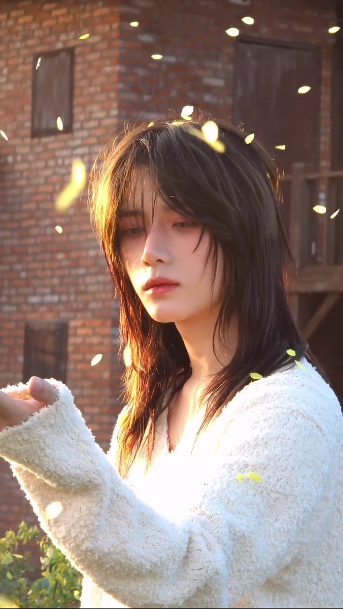 realisticreaaa's tweet photo. BEOMGYU'S LONG HAIR 😍😍😍😍😍😍 https://t.co/3Hu5va72x2