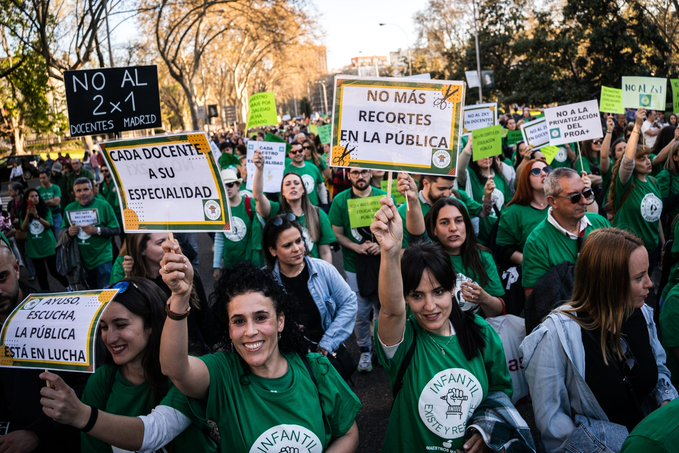 🗞Marea Verde saldrá a la calle para exigir más profesores y bajada de ratios y horas lectivas🔽
La manifestación de Marea Verde está convocada para el sábado 6 de abril por el centro de Madrid

<a href="/ccoo/">Comisiones Obreras</a> en los medios <a href="/Noticias_para/">Noticias Para Municipios</a>

En sus redes sociales, la Federación de Enseñanza