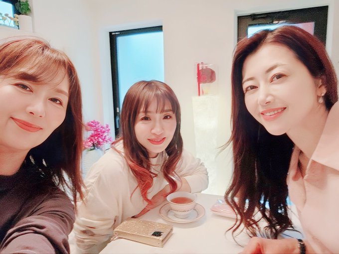 今日はFANZAのオークションに出品する衣装の撮影してきましたー  翔田千里さん 北条麻妃さん とご一緒！！  今月から出品用の撮影でお世話になることになりました！  お二人は、それぞれいろんな事されてるから、刺激になります<a href="/tag/befirst"class="tags"><span>#befirst</span></a><a href="/tag/bf_2be"class="tags"><span>#bf_2be</span></a>