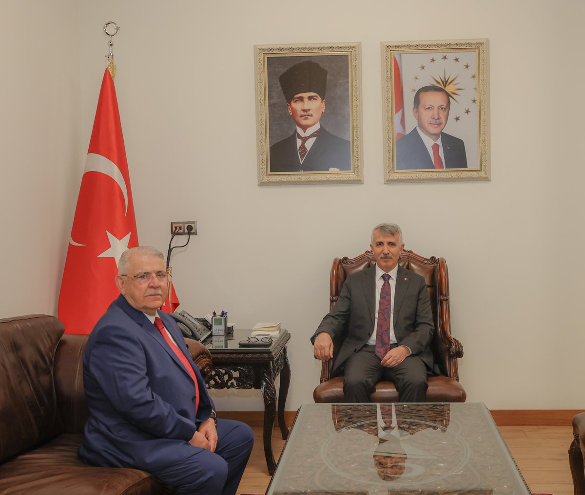Veda ziyaretlerimiz kapsamında Kahramanmaraş Valimiz sn. Mükerrem Ünlüer'in konuğu olduk. 

Görev süremizce şehrimize birlikte hizmet ettiğimiz Valimize nazik misafirperverliği ve gayretli çalışmaları nedeniyle teşekkür ediyor, çalışmalarında üstün başarılar diliyorum.